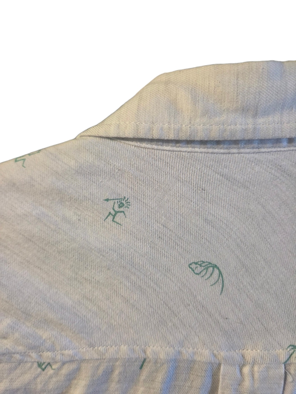 O'Neill 100% Cotton White Short-Sleeve Button-Down with Tiny Blue Motifs - Picture 5 of 8